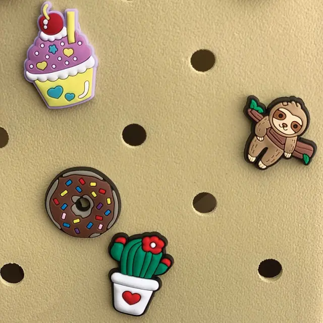 CROQBAG με διακοσμητικά pins – 16×20 cm – ΜΠΕΖ 2