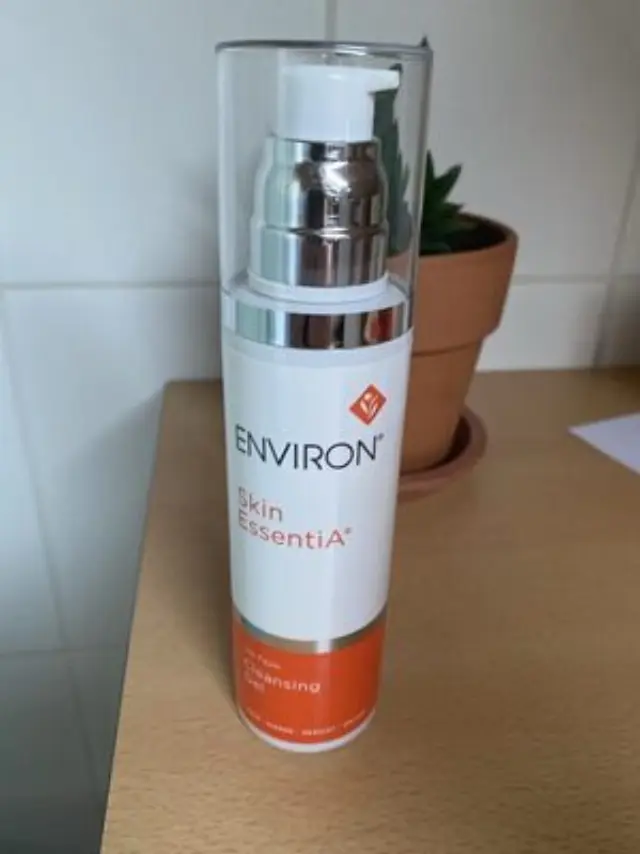 Skin EssentiA Low Foam Cleansing Gel - Αφρίζον καθαριστικό για λιπαρό δέρμα