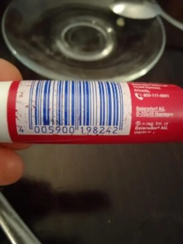 Liposan Stick Cherry Shine Κεράσι Ενυδατικό Χειλιών 4,8gr / 5,5ml