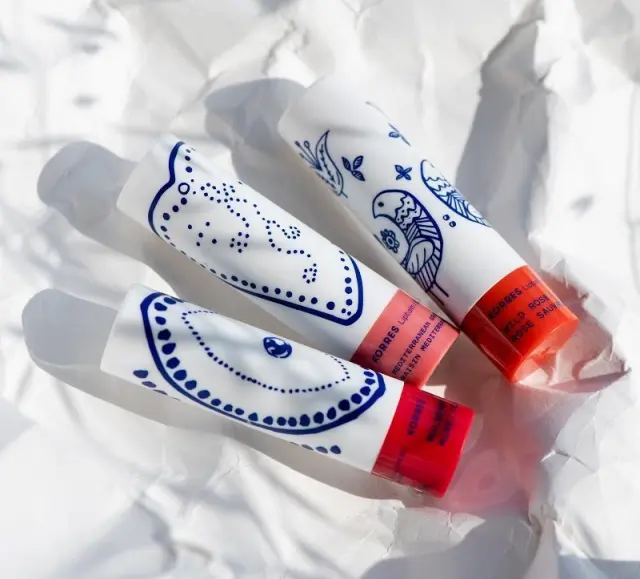 Korres Lip Balm Mulberry Tinted Ενυδατική Φροντίδα για τα Χείλη Κόκκινα Μούρα με Χρώμα, 4.5g 2