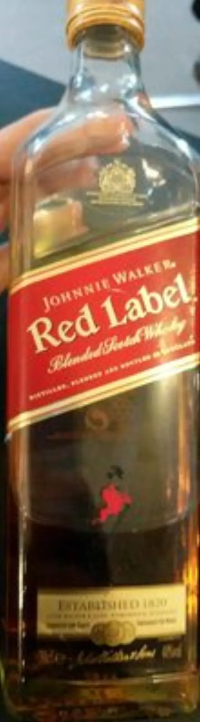 JOHNNIE WALKER RED LABEL BLENDED WHISKY 700ml