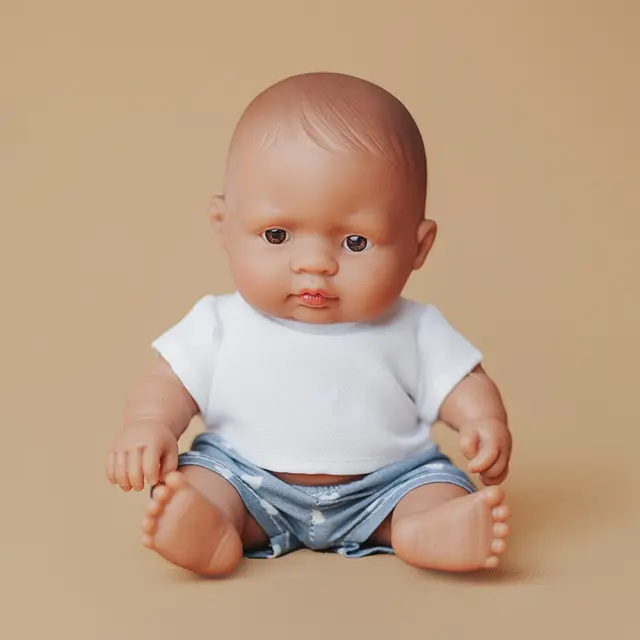 MINILAND DOLLS MINILAND ΜΩΡΟ ΚΟΥΚΛΑ ΛΑΤΙΝΟΣ 21 CM ΜΕ ΡΟΥΧΑΛΑΚΙΑ 2