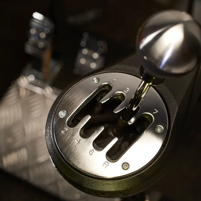 Thrustmaster TH8A Πρόσθετο Χειριστήριο Αλλαγής Ταχυτήτων 2