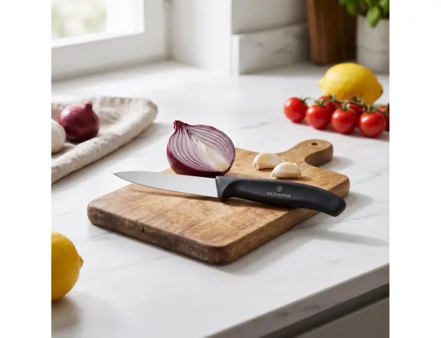 Μαχαίρι Γενικής Χρήσης Victorinox Swiss Classic με μήκος λεπίδας 8cm - Black6.7603