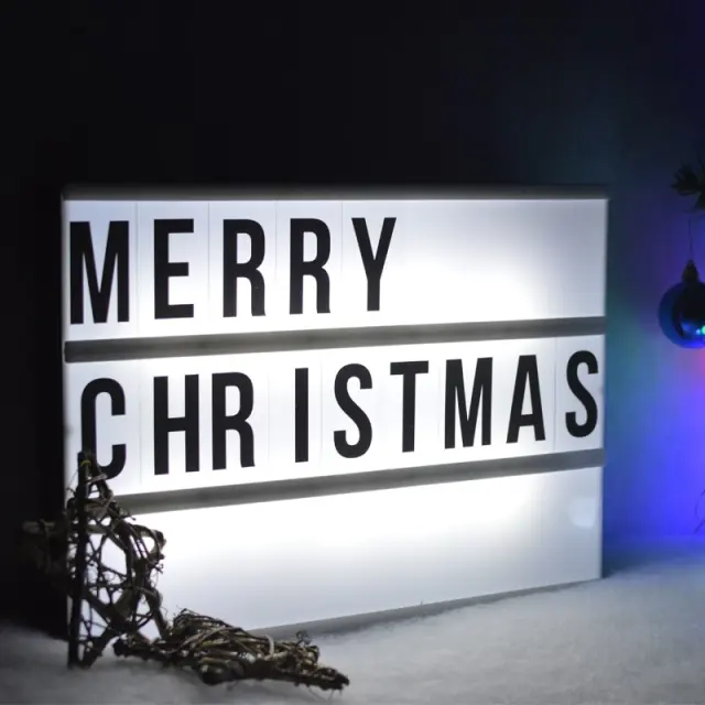 ΚΟΥΤΙ ΜΕ ΕΠΙΓΡΑΦΗ MERRY CHRISTMAS PVC LED ΨΥΧΡΟ ΛΕΥΚΟ ΜΠΑΤΑΡ 3/6ΧAA & USB IP20 300X40X220mm / X0600W5237