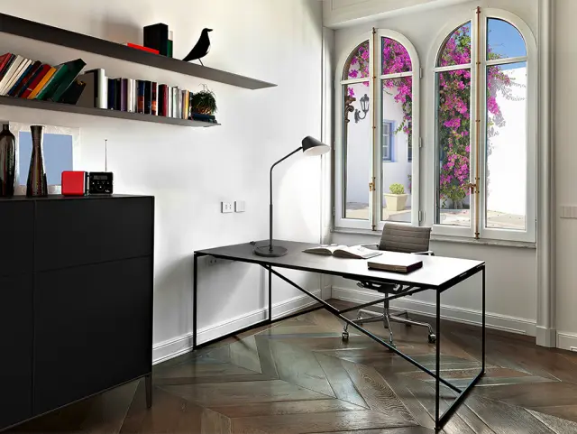 Esino 215930 – Μαύρο LED Επιτραπέζιο Φωτιστικό 1L με Remote