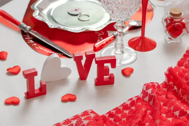 Love Letters Red 23.5 x 2 x 8 cm / Polybag of 4 pieces