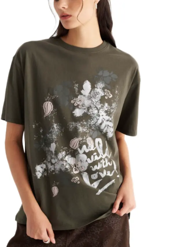 Attrattivo γυναικείο t-shirt με τύπωμα 9923923-2