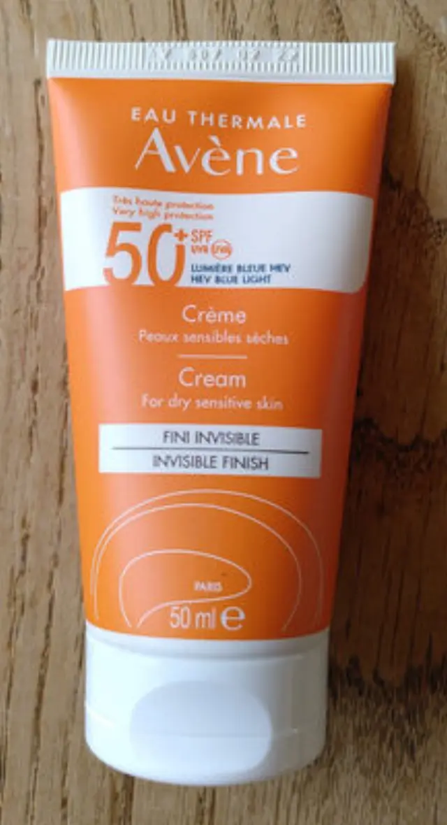 Eau Thermale Avène Soins Solaire Αντηλιακή Κρέμα Προσώπου SPF50+ για το Ξηρό και Πολύ Ξηρό Δέρμα 50ml