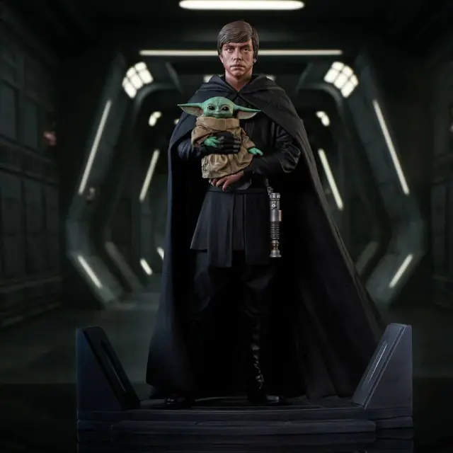 Diamond Star Wars Premier Collection: The Mandalorian - Luke Skywalker And Grogu Statue (1/7) (FEB222120) 2