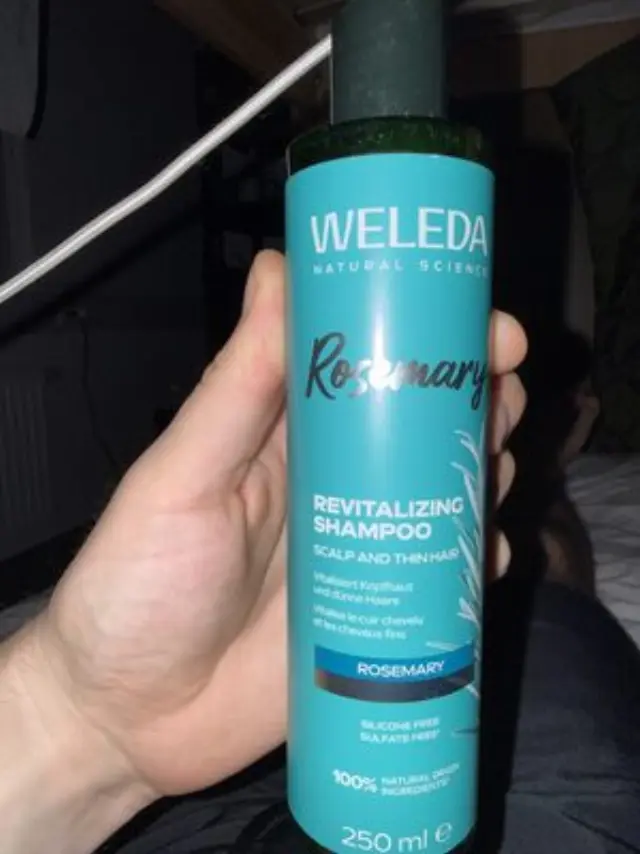 WELEDA Rosemary Revitalising Shampoo Αναζωογονητικό Σαμπουάν Δενδρολίβανο με Υαλουρονικό Οξύ 250ml