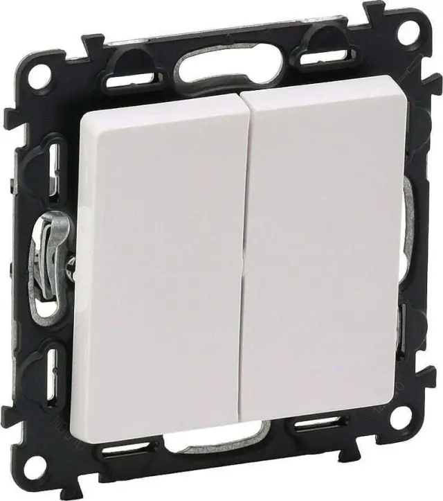 2-gang changeover push-button Valena Life - 6 A - 250 V~ - white