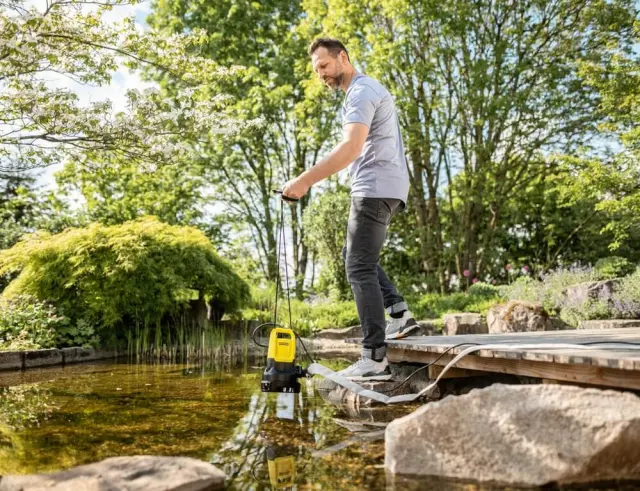 Υποβρύχια Αντλία Επίπεδης Αναρρόφησης Karcher SP 16.000 Dual 2σε1 Με Μέγιστη ικανότητα άντλησης 16.000 l/h και ισχύ 550W1.645-832.0 2