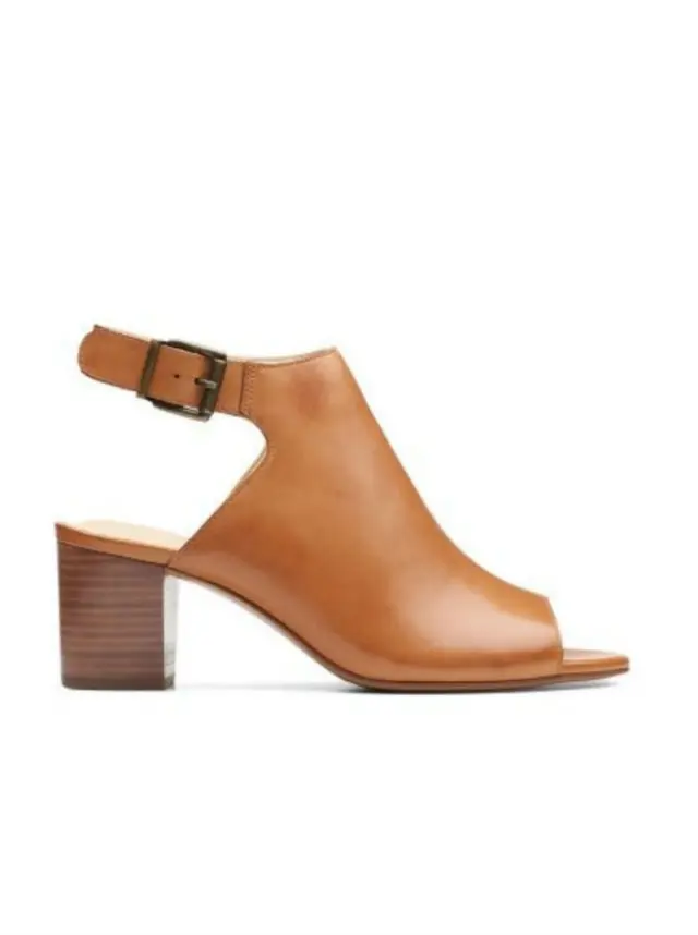 Deloria Gia Tan Leather