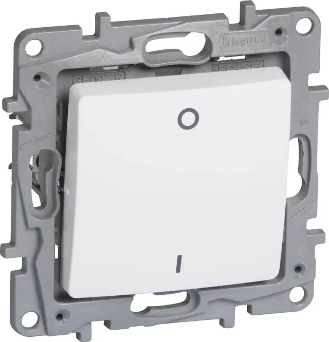 Double-pole switch Niloé - 1-gang - 16 A - 250 V~ - automatic terminals - white