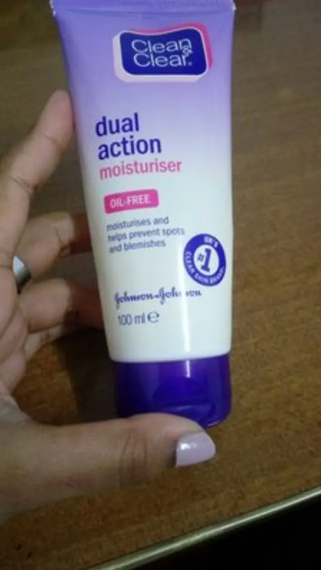 Clean & Clear Dual Action Moisturiser 100ml