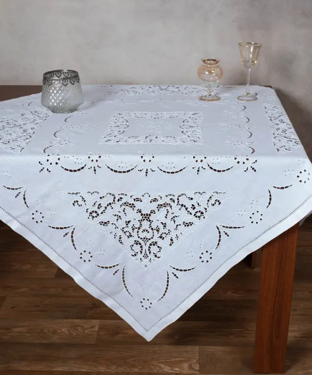 Χειροποίητο κοφτό τραπεζομάντηλο (140cm x 140cm) 412 λευκό - -