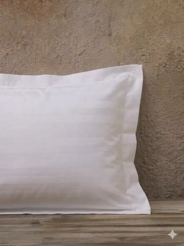 Nima Hotelling Μαξιλαροθήκη 52x75 Oxford 4 πλευρές - 300 Κλωστές Σατέν ρίγα 2cm - 100% Βαμβάκι Πενιέ