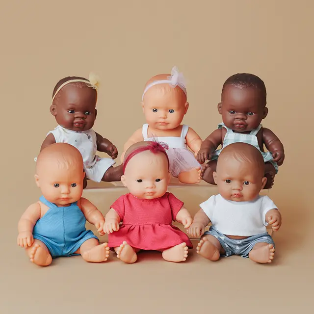 MINILAND DOLLS MINILAND ΜΩΡΟ ΚΟΥΚΛΑ ΑΦΡΙΚΑΝΗ 21 CM ΜΕ ΡΟΥΧΑΛΑΚΙΑ 2