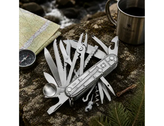 Ελβετικός Σουγιάς Victorinox Champ με 31 λειτουργίες και μήκος 9.1cm - Silver Transparent1.6794.T7
