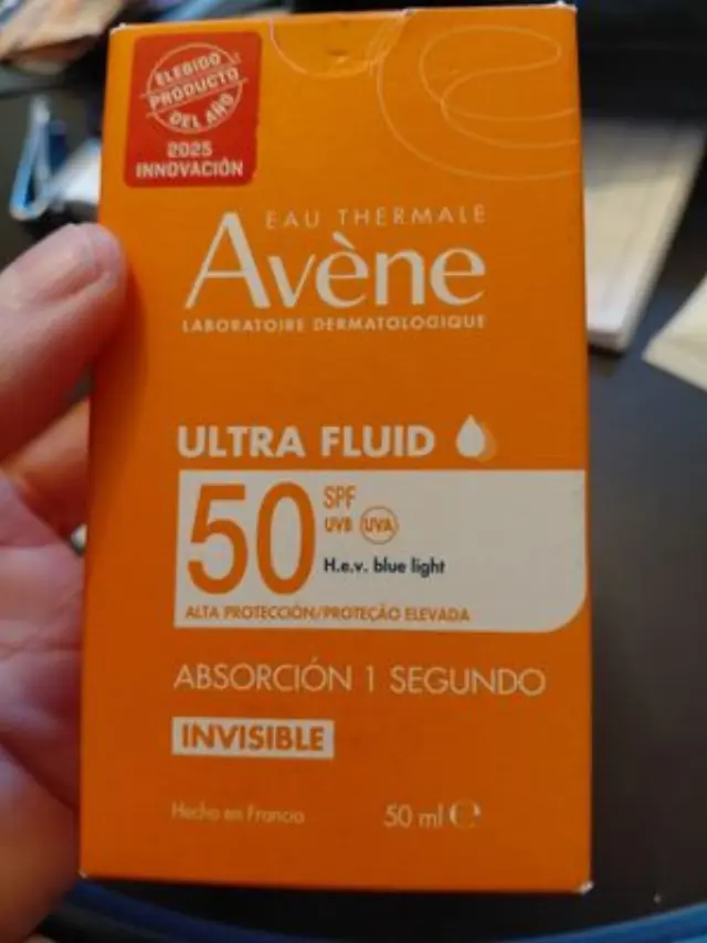 Avene Ultra Fluid Oil Control SPF50+ Λεπτόρρευστο Αντηλιακό Χωρίς Άρωμα για Ευαίσθητο Δέρμα, 50ml