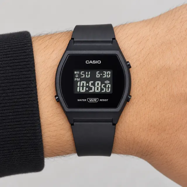Γυναικείο Ψηφιακό Ρολόι Casio 11-LW-204-1BEF Μαύρο με Μαύρο Λουράκι 2