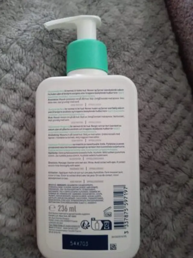 CeraVe Foaming Cleanser Gel, Αφρίζον Gel Καθαρισμού για Πρόσωπο και Σώμα με Υαλουρονικό Οξύ, Ceramides και Νιασιναμίδη 236ml 2