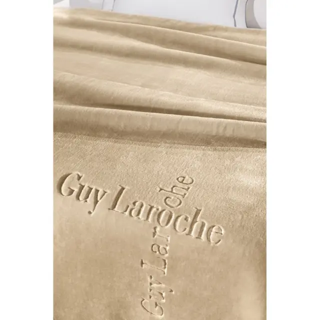 Κουβέρτα Βελουτέ Υπέρδιπλη Guy Laroche Logo Almond 220x240 3