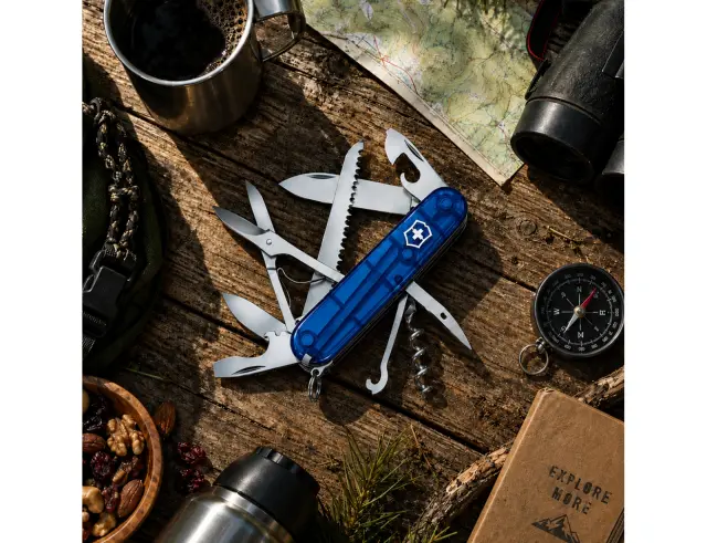Ελβετικός Σουγιάς Victorinox Huntsman με 15 λειτουργίες και μήκος 9.1cm - Blue Transparent1.3713.T2