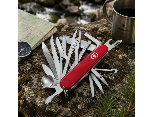 Ελβετικός Σουγιάς Victorinox Champ με 33 λειτουργίες και μήκος 9.1cm - Red 1.6795