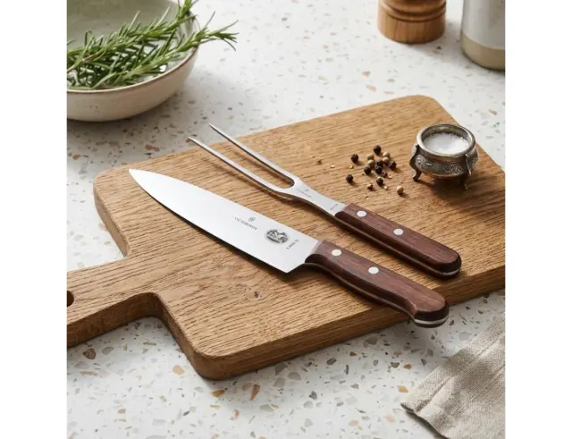 Σετ Carving Victorinox με ξύλινες λαβές - 2 τεμάχια - Σε συσκευασία δώρου 5.1020.2G