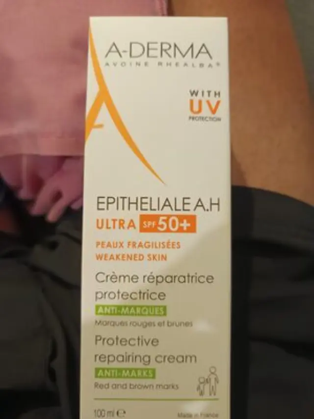 A-Derma Epitheliale A.H. Ultra Soothing Repairing Cream SPF50+ Προστατευτική Επανορθωτική Κρέμα κατά των Σημαδιών με Δείκτη Προστασίας, 100ml