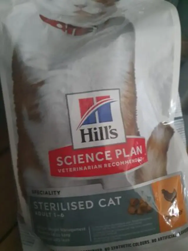 Hill's Science Plan Adult Sterilised Για Γάτες με Κοτόπουλο 3kg (2kg + 1kg Δώρο)