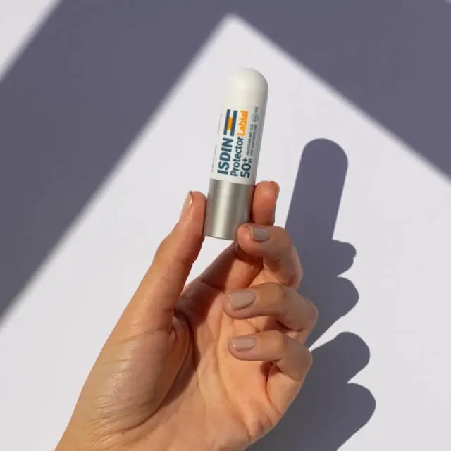Isdin Protector Labial Lip Balm Spf50+ Ενυδατικό Balm Χειλιών με Υψηλή Προστασία 3
