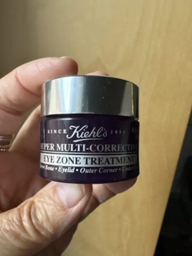 Super Multi-Corrective Eye Zone Treatment