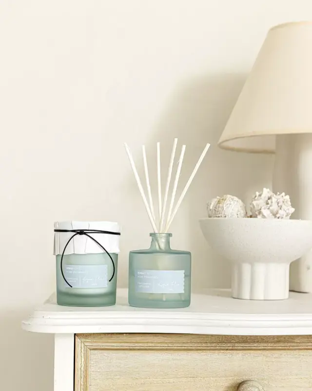 Σετ Αρωματικό Χώρου Aqua Fleur Ένα χρώμα Αρωματικό με Στικ 100ml + Αρωματικό Κερί 130gr